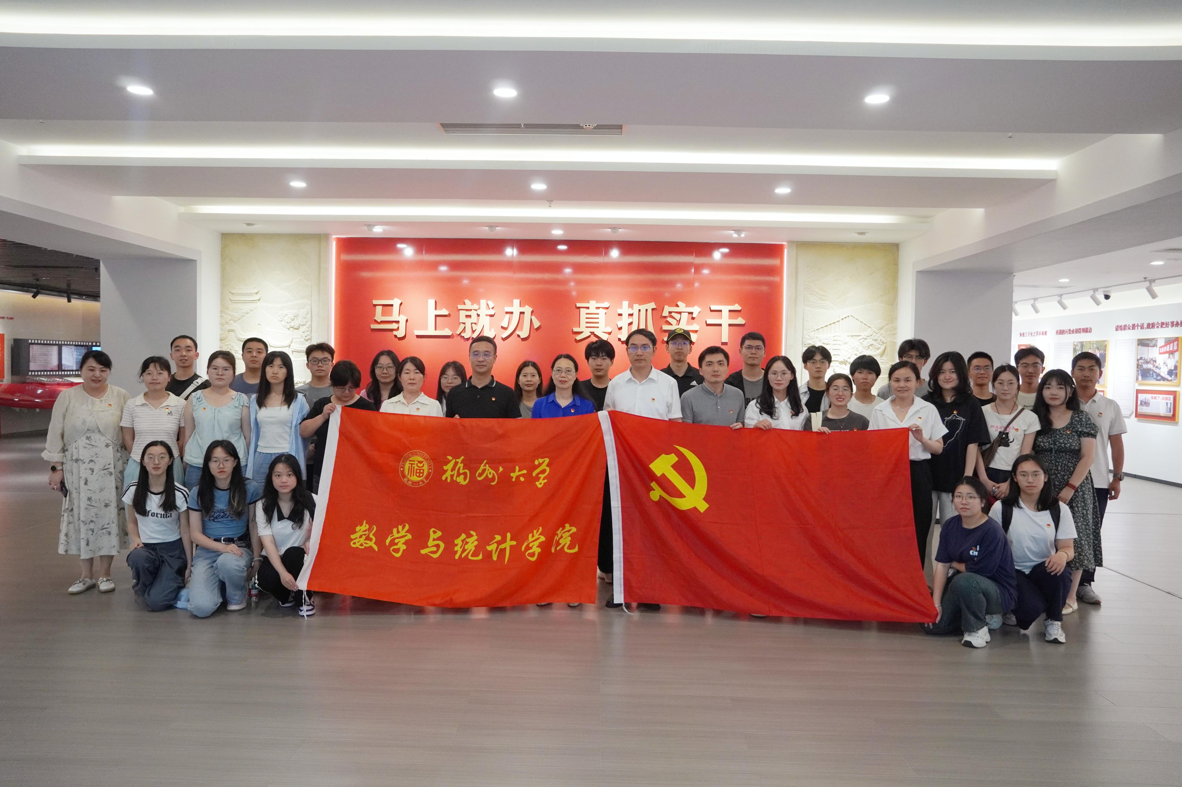17吃瓜网
开展深入贯彻中央八项规定精神学习教育现场研学活动