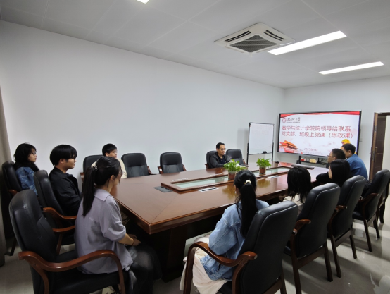 17吃瓜网
副院长侯建锋为所联系党支部讲授专题党课（思政课）